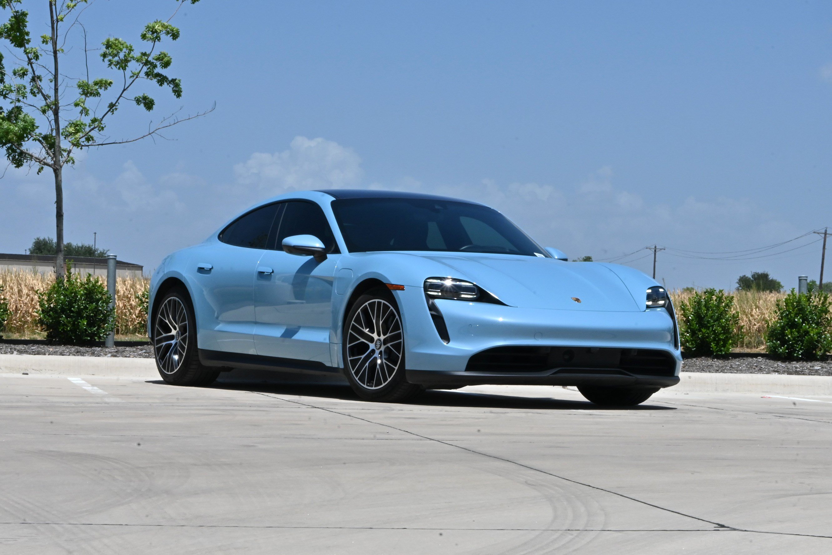 Used 2022 Porsche Taycan RWD image 2