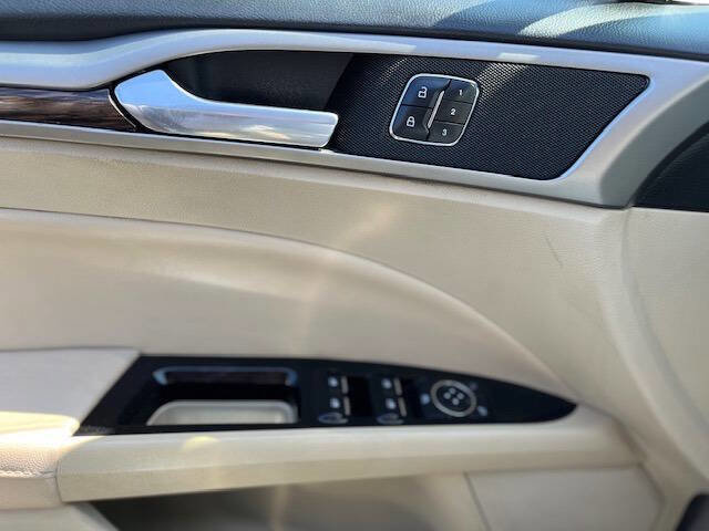 Used 2014 Ford Fusion SE w/ Equipment Group 202A FWD image 22