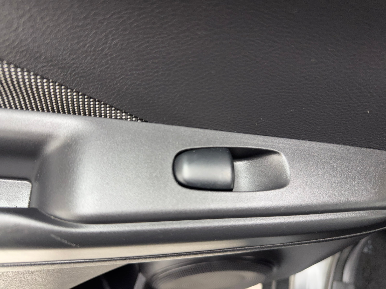 Used 2020 Nissan Kicks S FWD image 43