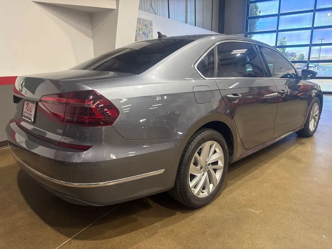 Used 2018 Volkswagen Passat 2.0T SE FWD image 48