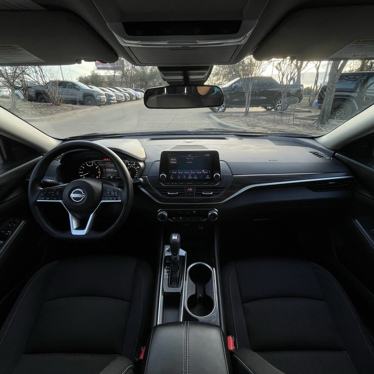 Used 2024 Nissan Altima 2.5 SV image 10