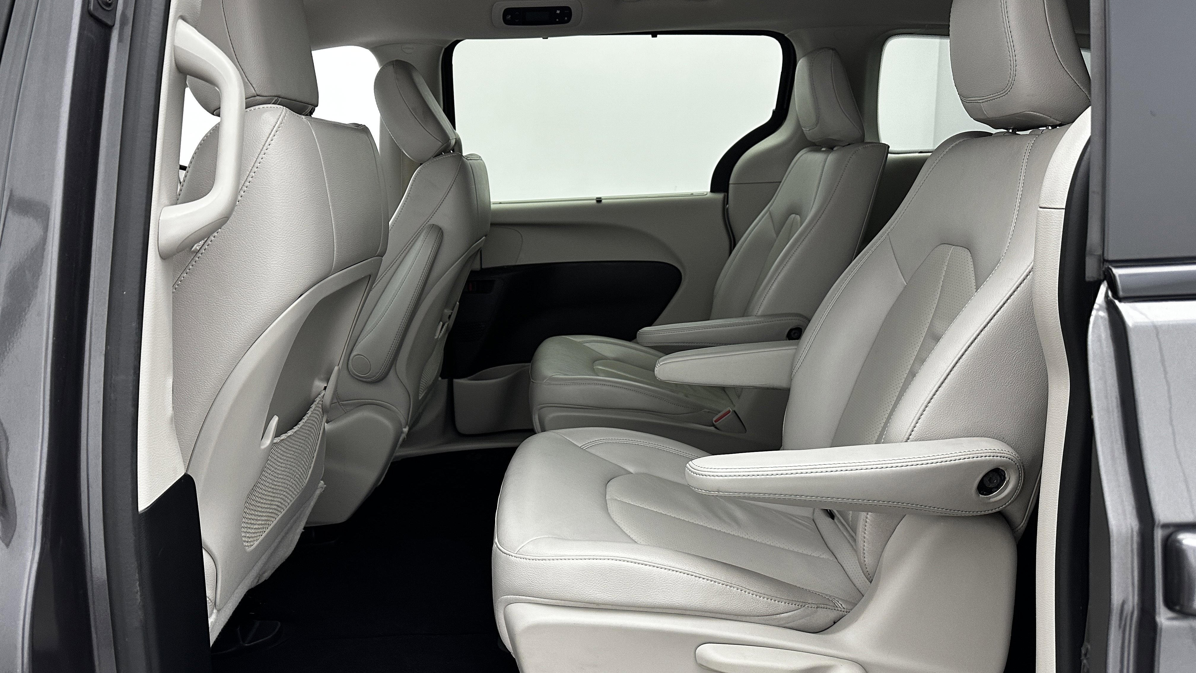 Used 2018 Chrysler Pacifica Touring-L image 24