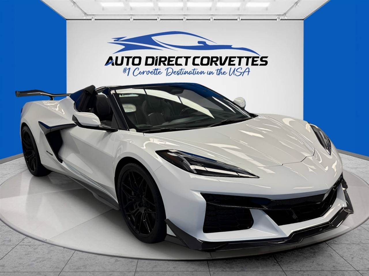 Used 2024 Chevrolet Corvette Z06 w/ Z07 Performance Package RWD image 3