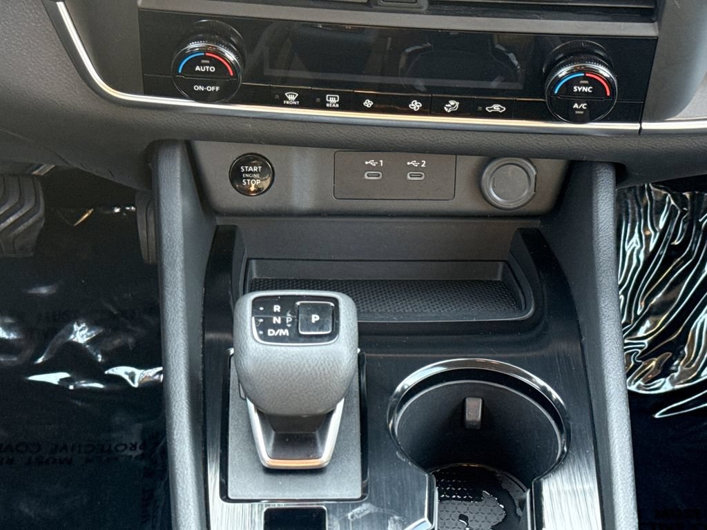 Used 2025 Nissan Rogue SV AWD/4WD image 16