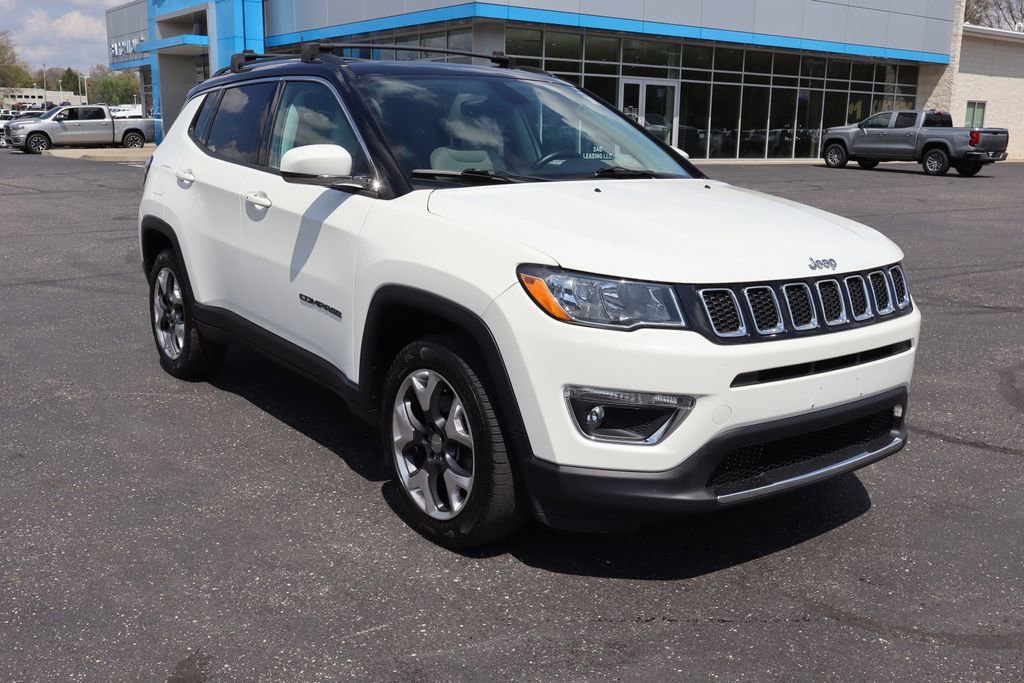 Used 2017 Jeep Compass Limited w/ Navigation Group AWD/4WD image 2