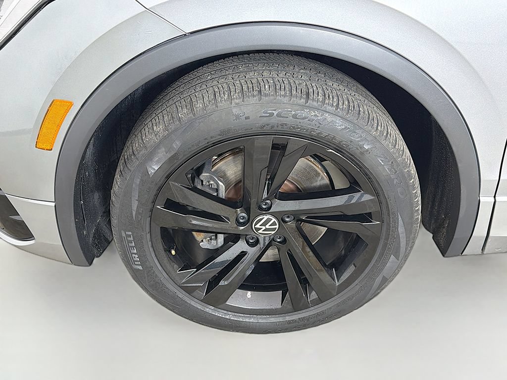 Used 2023 Volkswagen Tiguan SE R-Line FWD image 21