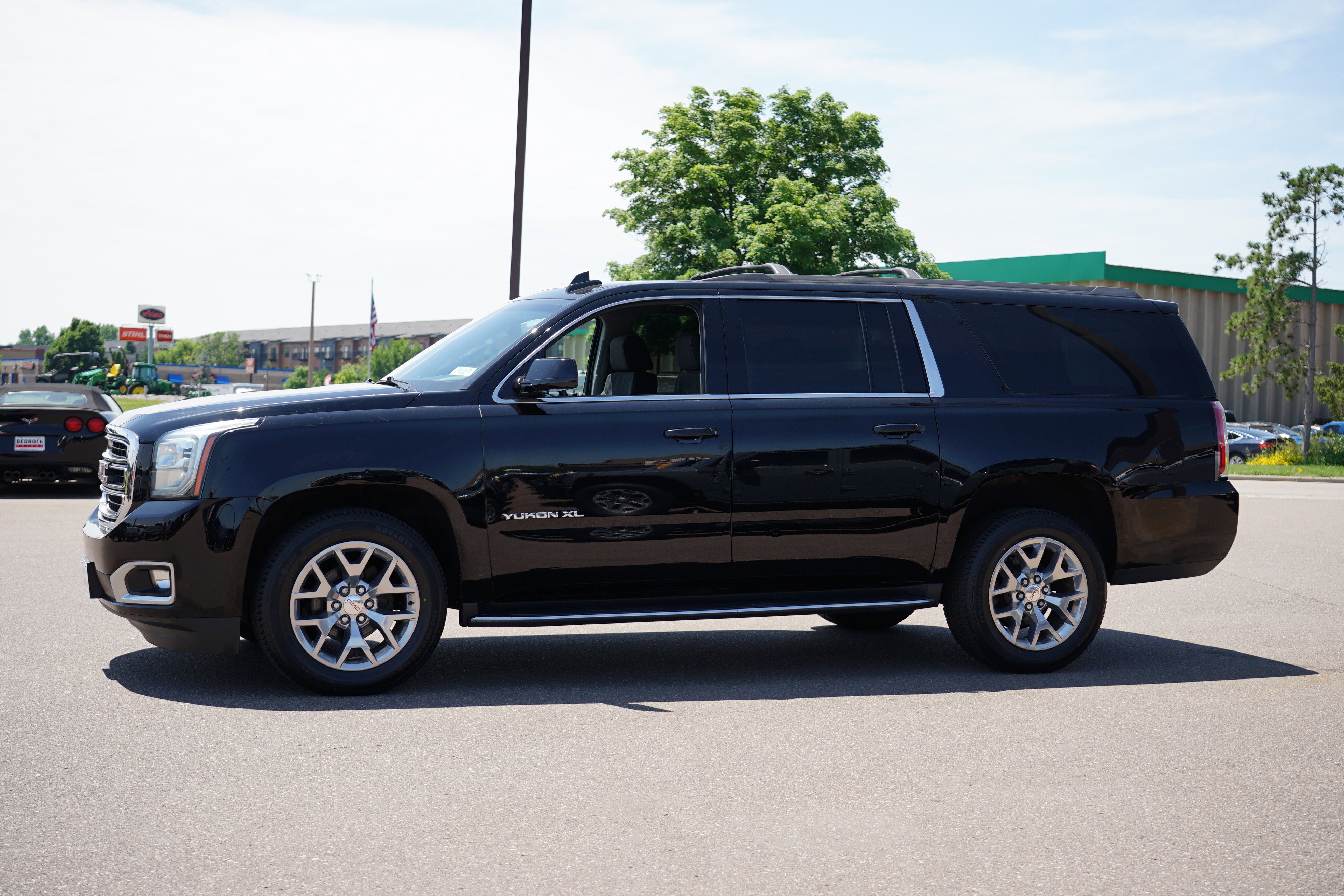 Used 2019 GMC Yukon XL SLE w/ SLE Value Package image 6
