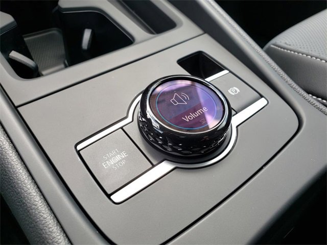 New 2025 Volkswagen Tiguan SE image 11