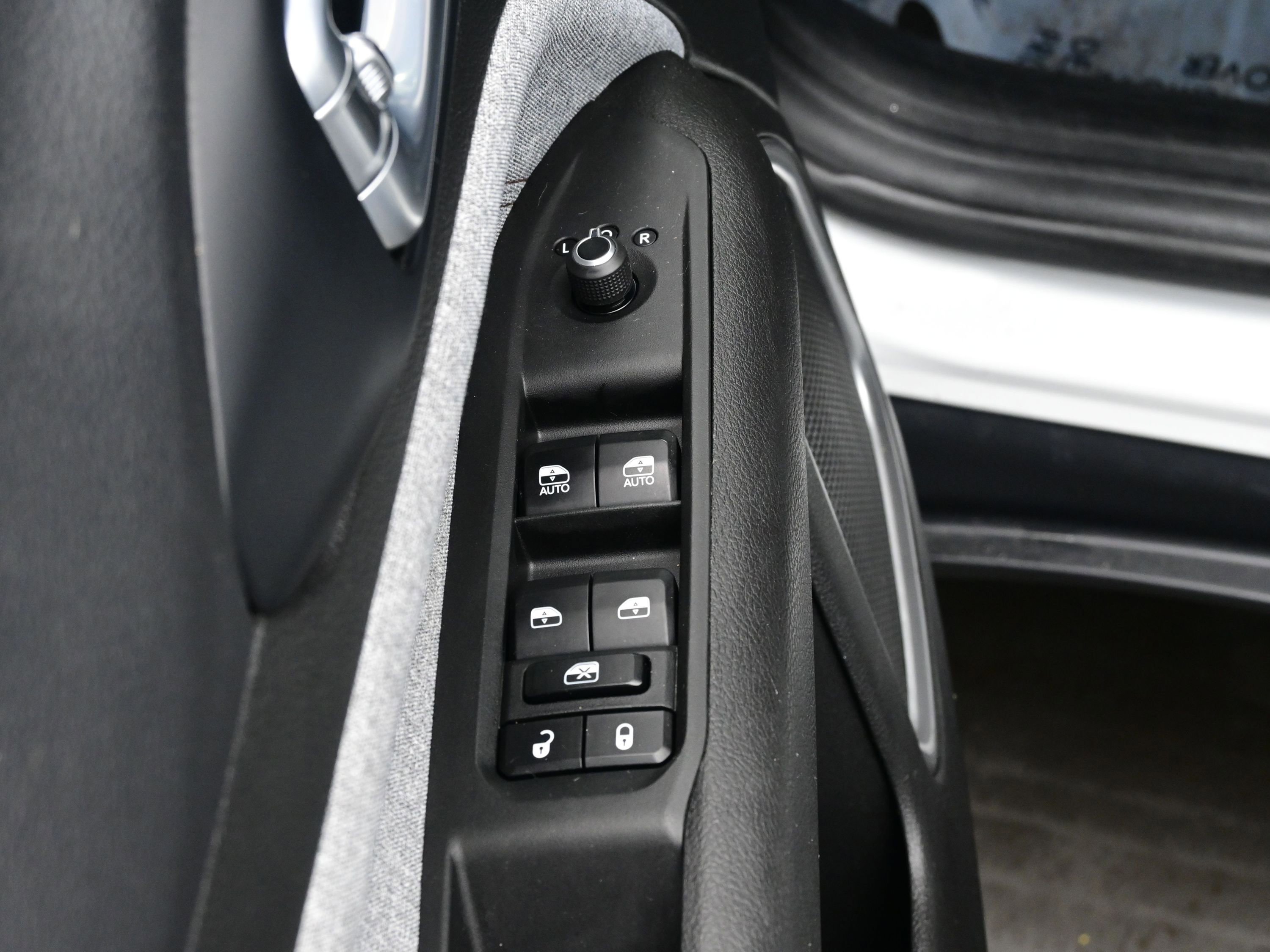 Used 2023 Jeep Compass Latitude image 10