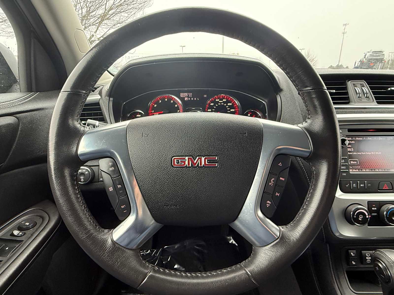 Used 2015 GMC Acadia SLE image 18