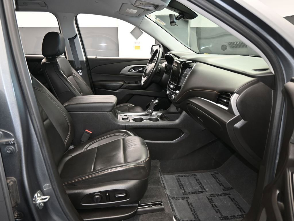 Used 2020 Chevrolet Traverse LT w/ LT Premium Package image 57