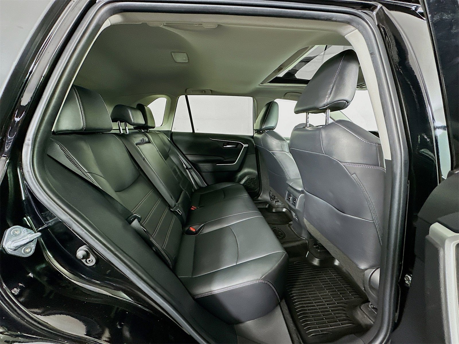 Certified 2023 Toyota RAV4 XLE Premium image 29