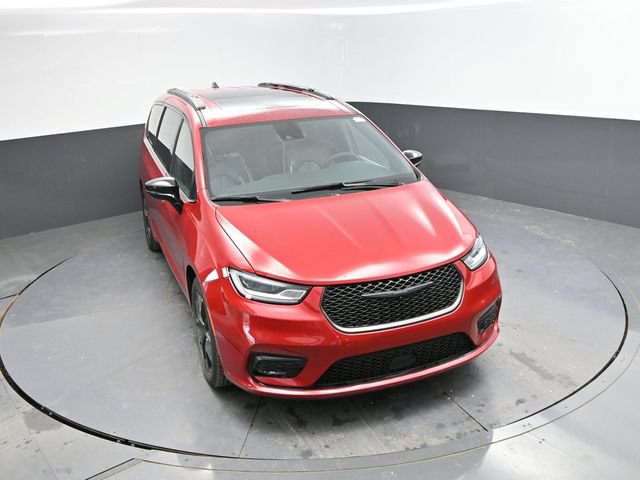 Used 2025 Chrysler Pacifica Limited FWD image 46