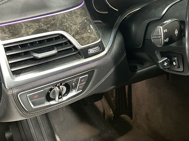 Used 2016 BMW 750i xDrive image 10