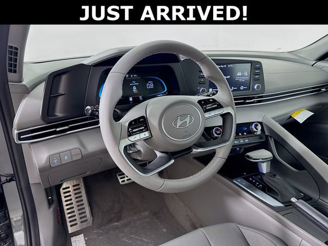 Used 2025 Hyundai Elantra Sport FWD image 11