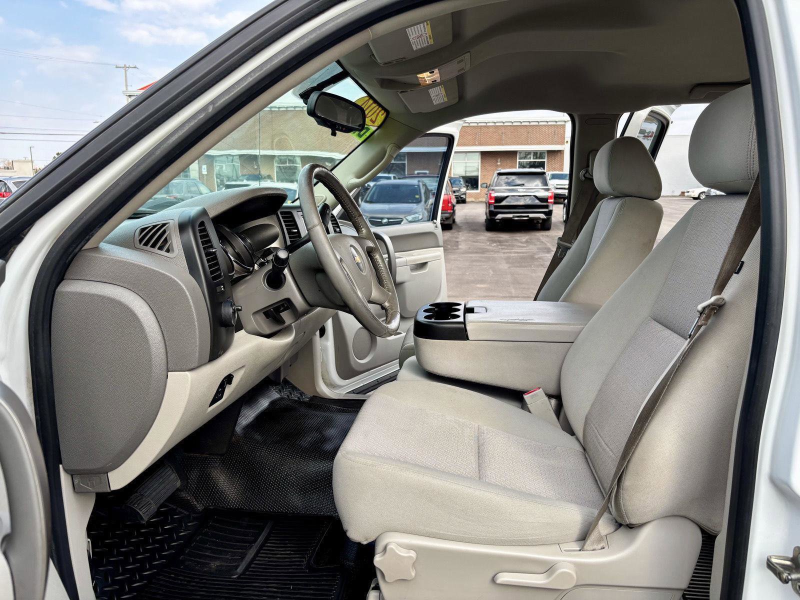 Used 2014 Chevrolet Silverado 2500 LT image 2