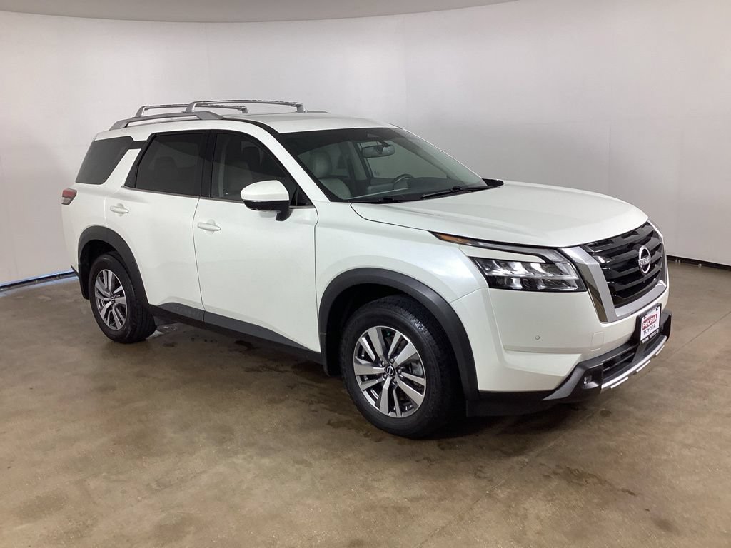 Used 2022 Nissan Pathfinder SL AWD/4WD image 5