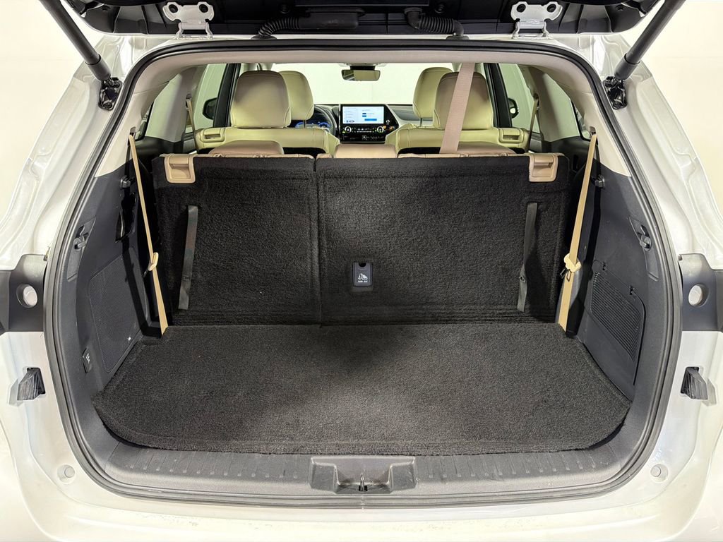 Used 2025 Toyota Highlander Limited image 19
