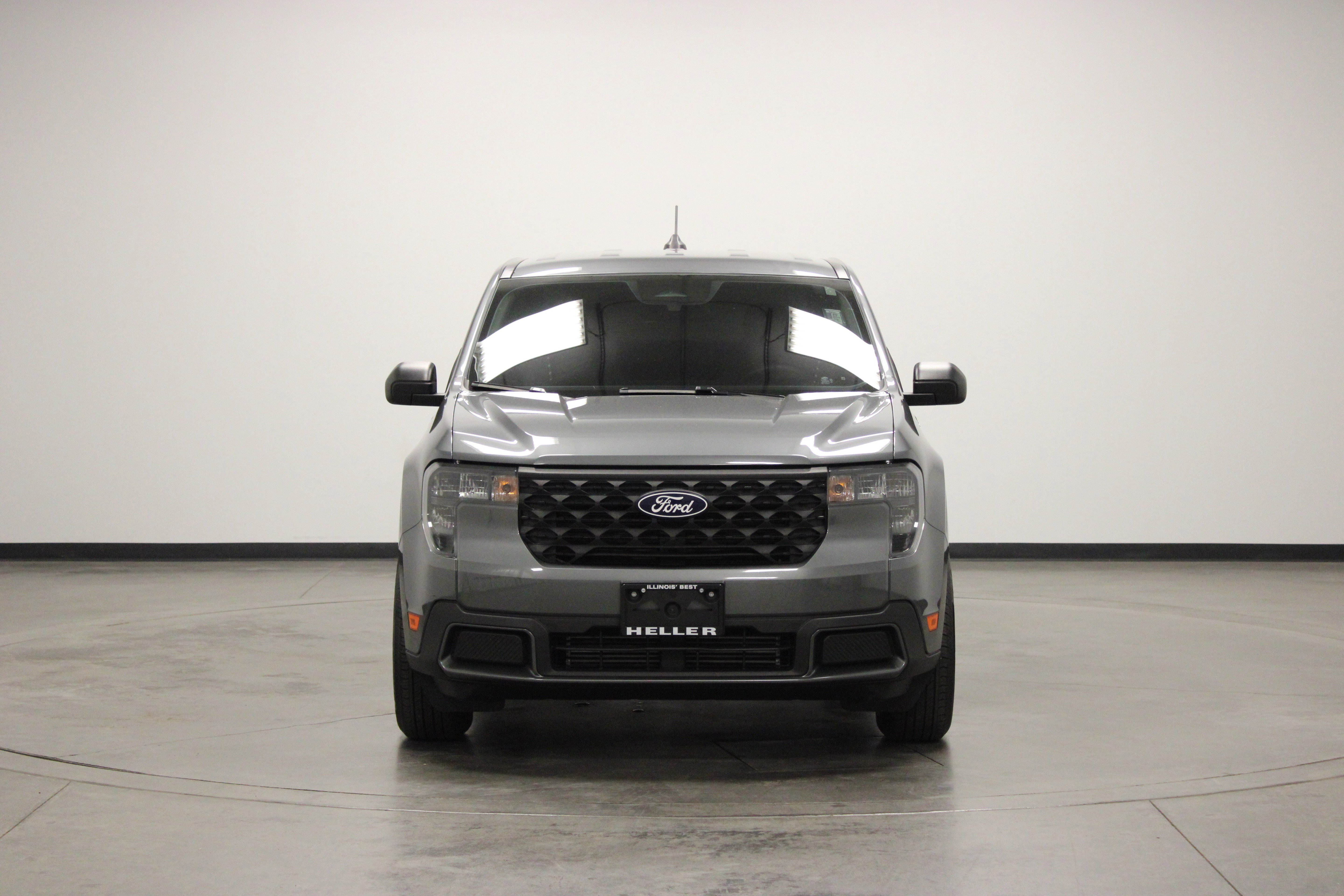 Used 2025 Ford Maverick XLT AWD/4WD image 3