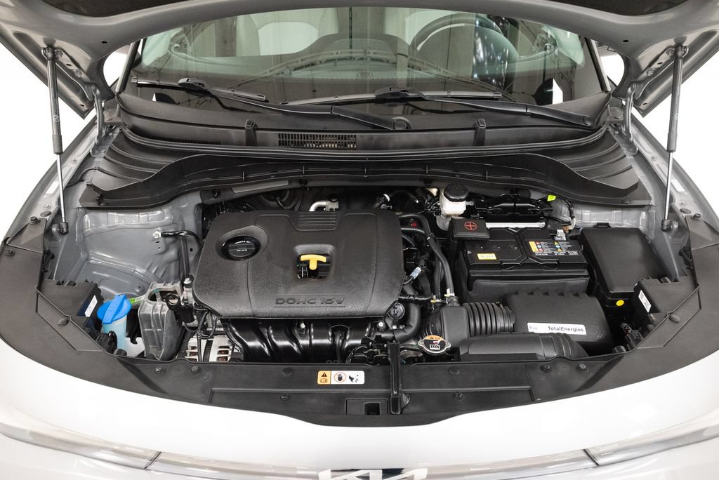Certified 2025 Kia Soul LX w/ LX Technology Package FWD image 3