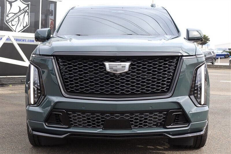 Used 2026 Cadillac Escalade V w/ LPO, ONYX Package image 8