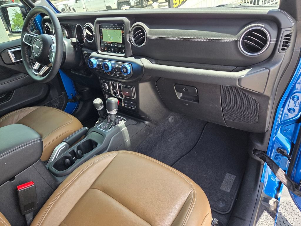 Used 2022 Jeep Wrangler Unlimited Sahara w/ LED Lighting Group AWD/4WD image 17