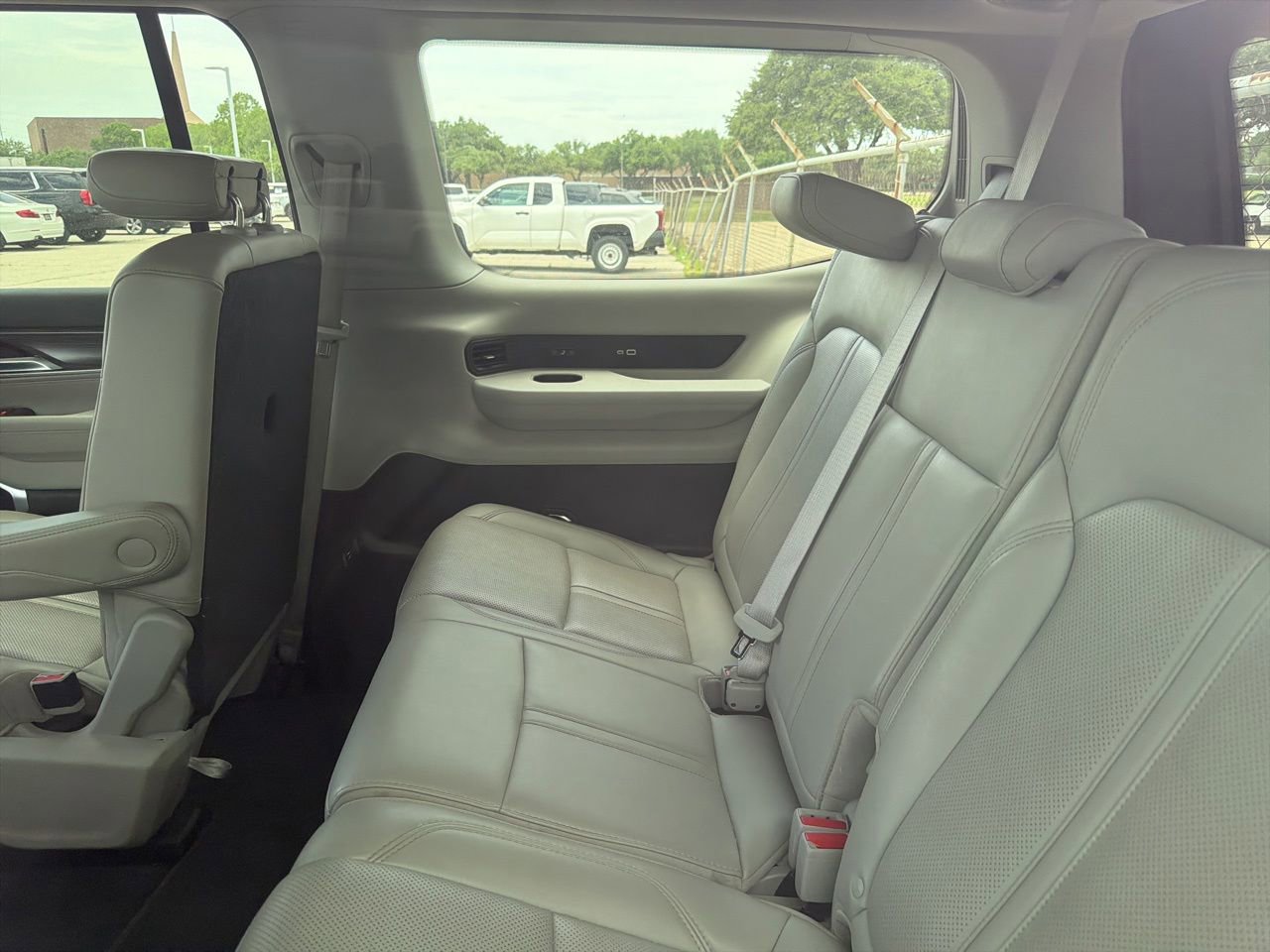 Used 2024 Jeep Wagoneer Series III AWD/4WD image 2