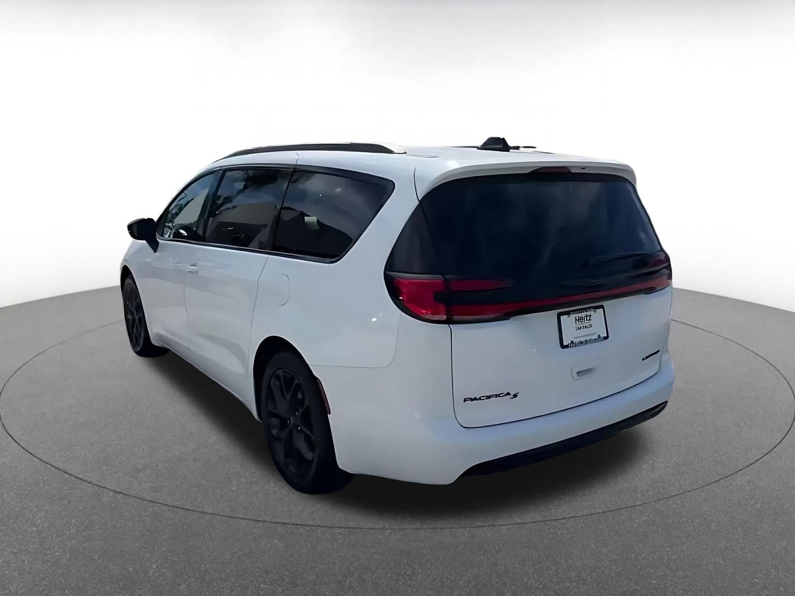 Used 2025 Chrysler Pacifica Limited FWD image 9