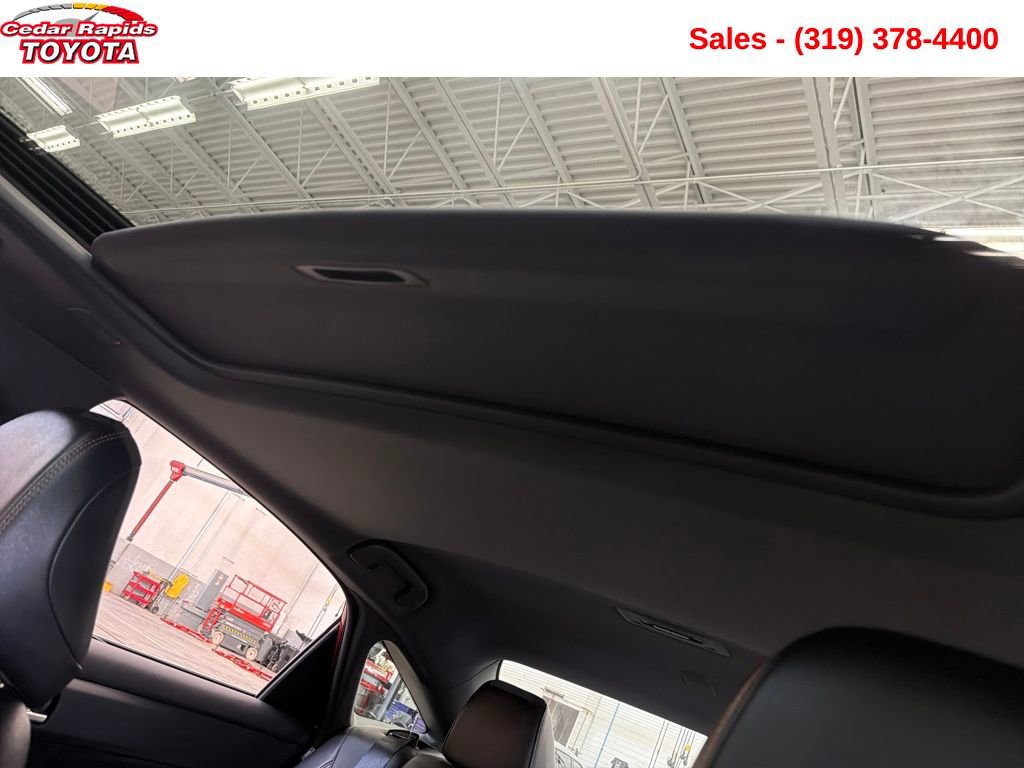 Used 2022 Toyota Avalon Touring image 19