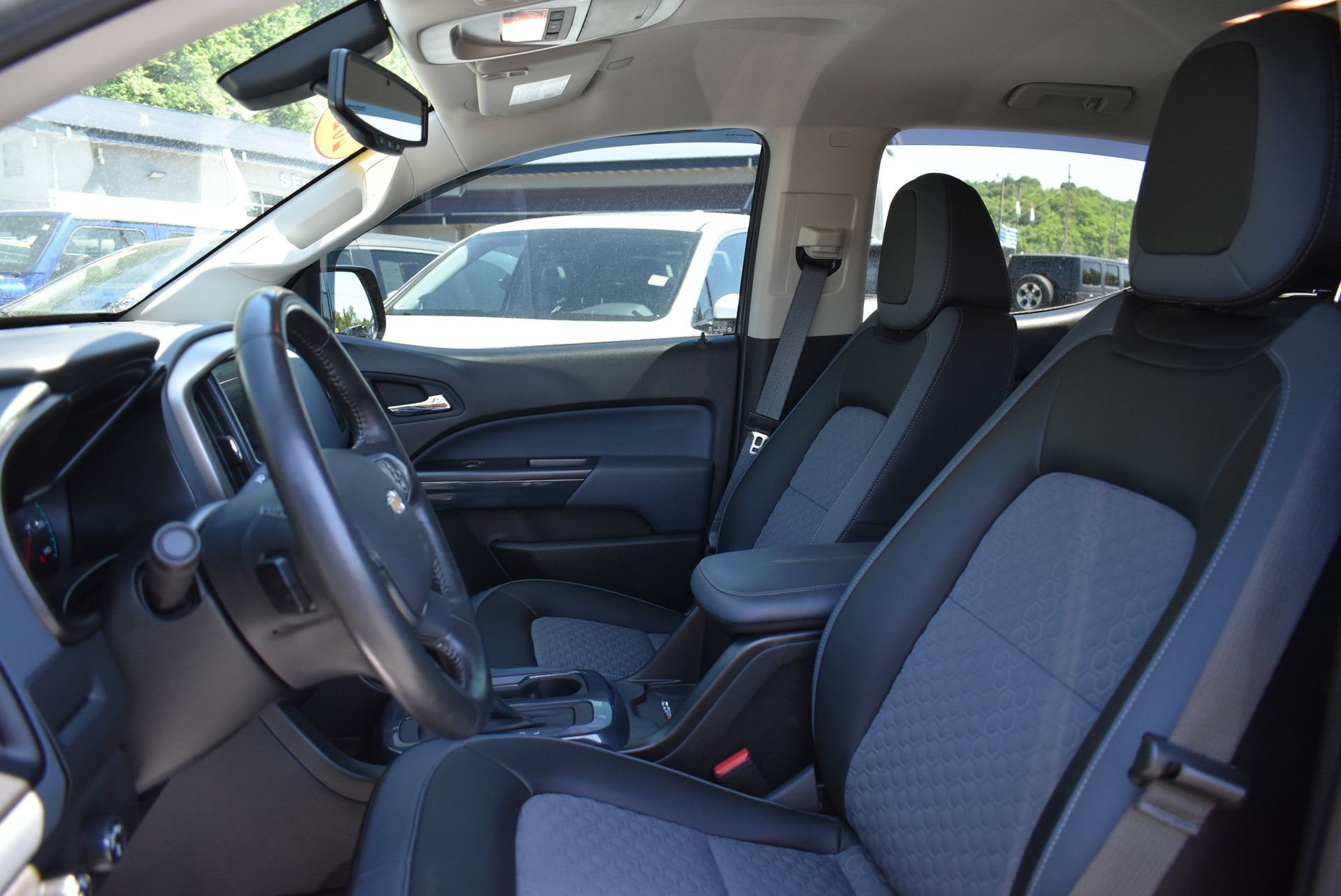 Used 2022 Chevrolet Colorado Z71 AWD/4WD image 13