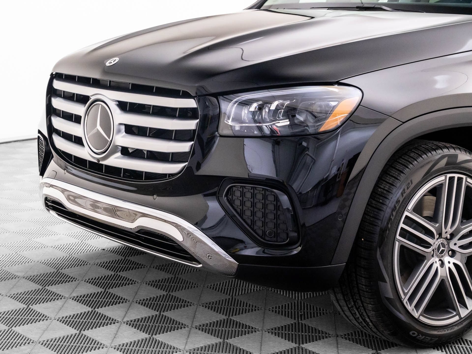 New 2026 Mercedes-Benz GLS 450 4MATIC image 40