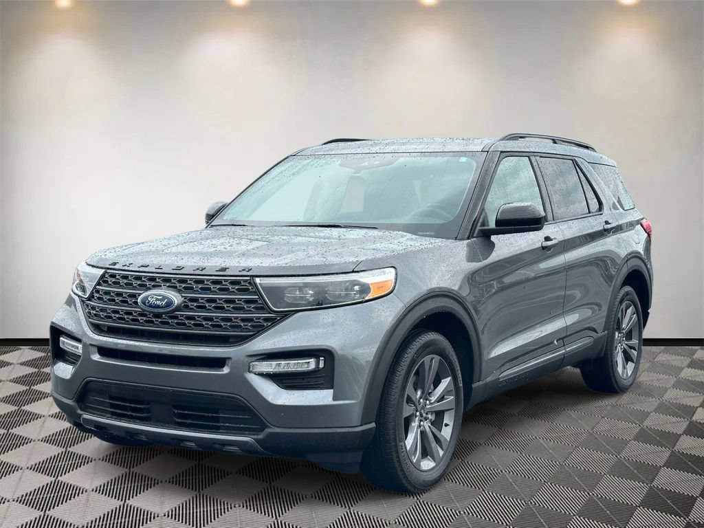 Certified 2023 Ford Explorer XLT w/ Equipment Group 202A AWD/4WD image 6