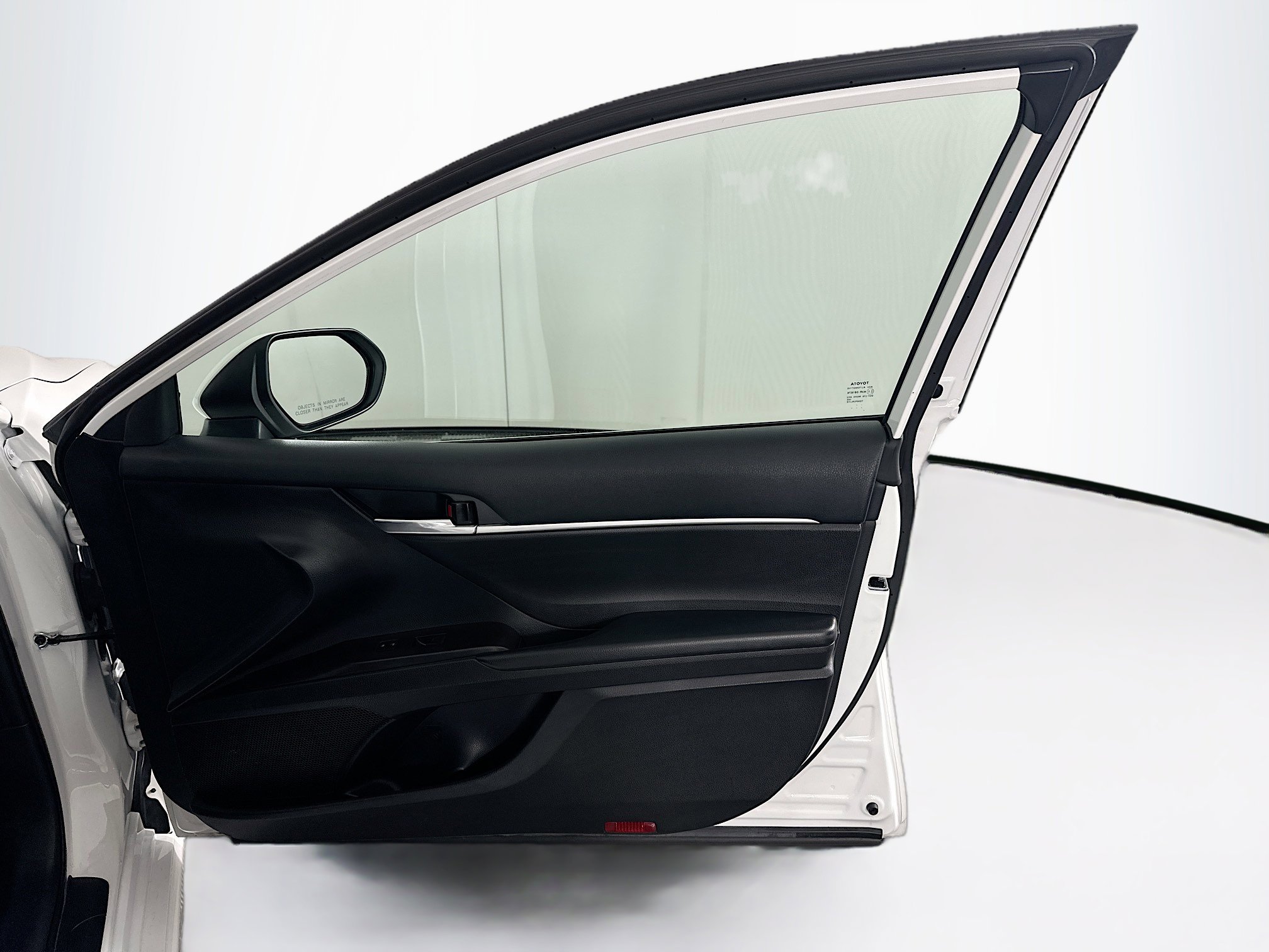 Used 2023 Toyota Camry SE image 30