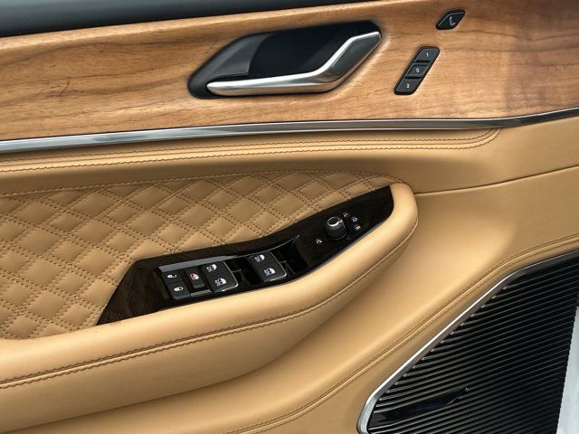 Used 2024 Jeep Grand Cherokee L Summit image 13