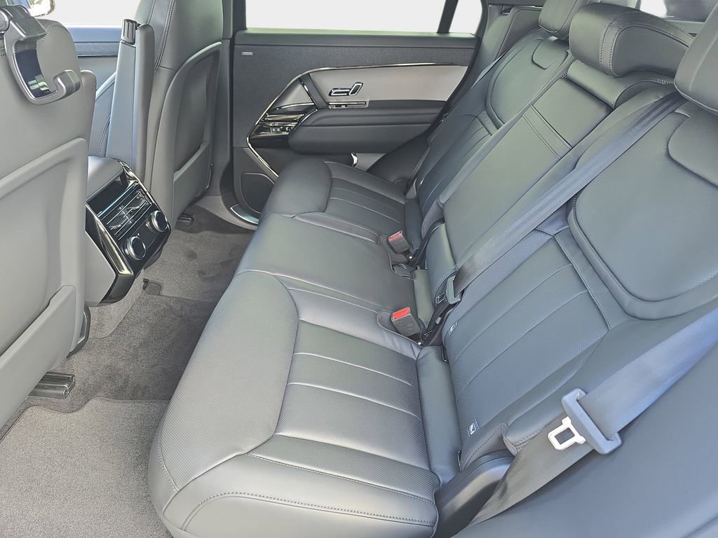 New 2026 Land Rover Range Rover Sport Dynamic SE AWD/4WD image 15