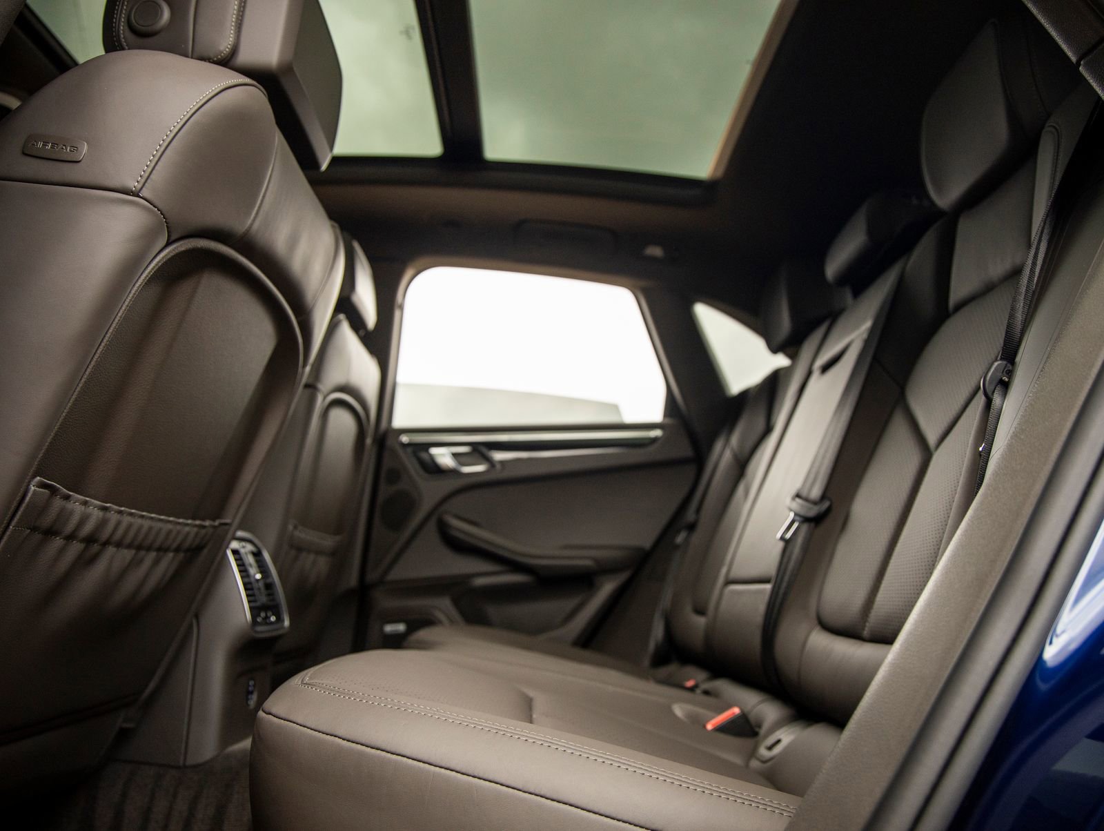 Certified 2025 Porsche Macan image 39