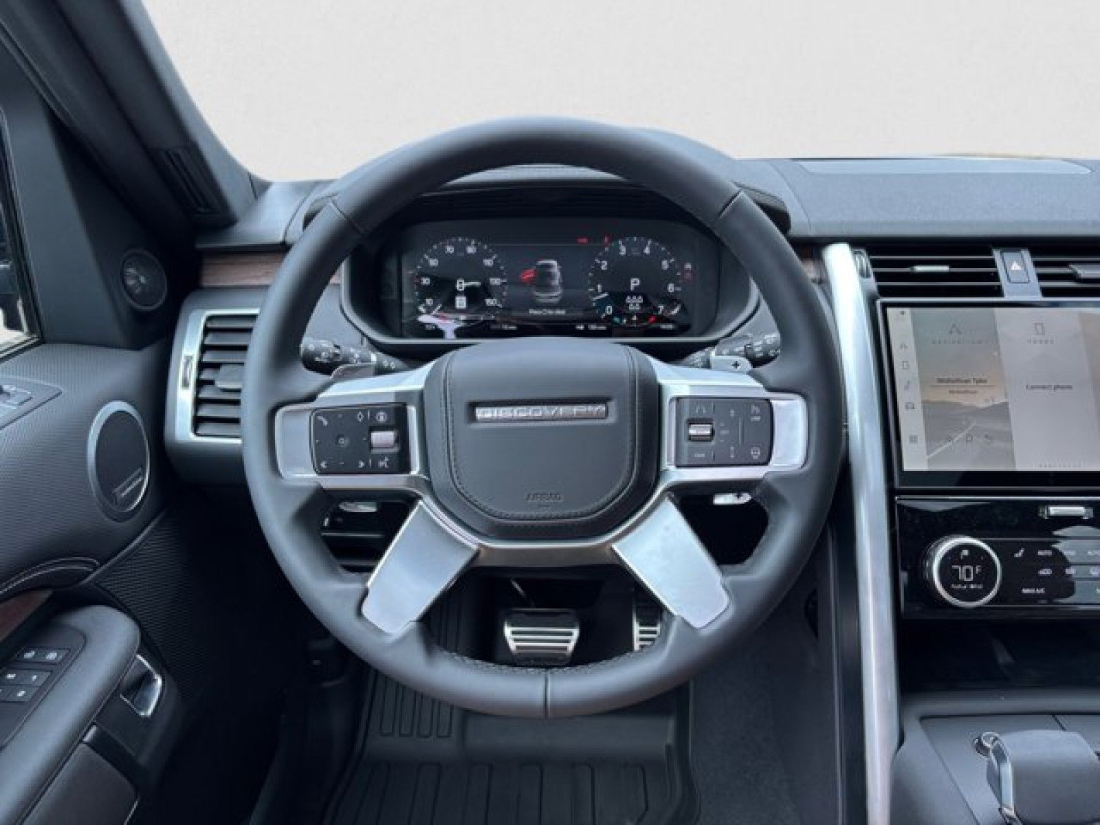 New 2025 Land Rover Discovery Dynamic SE image 15
