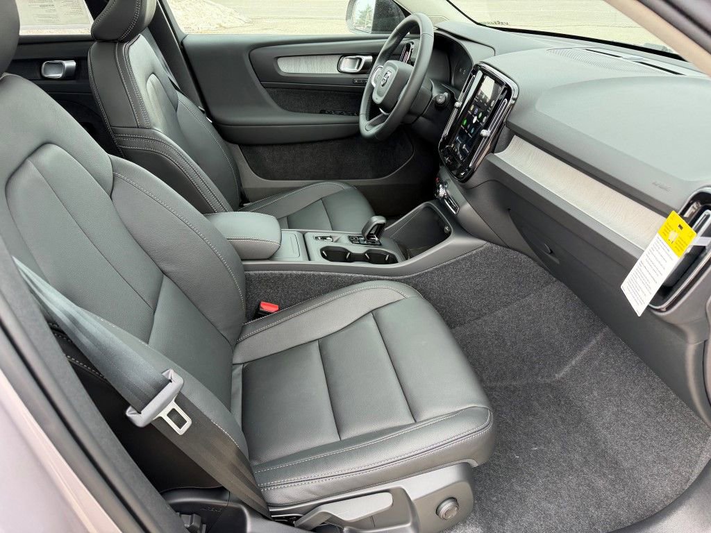 New 2026 Volvo XC40 B5 Core w/ Climate Package AWD/4WD image 9