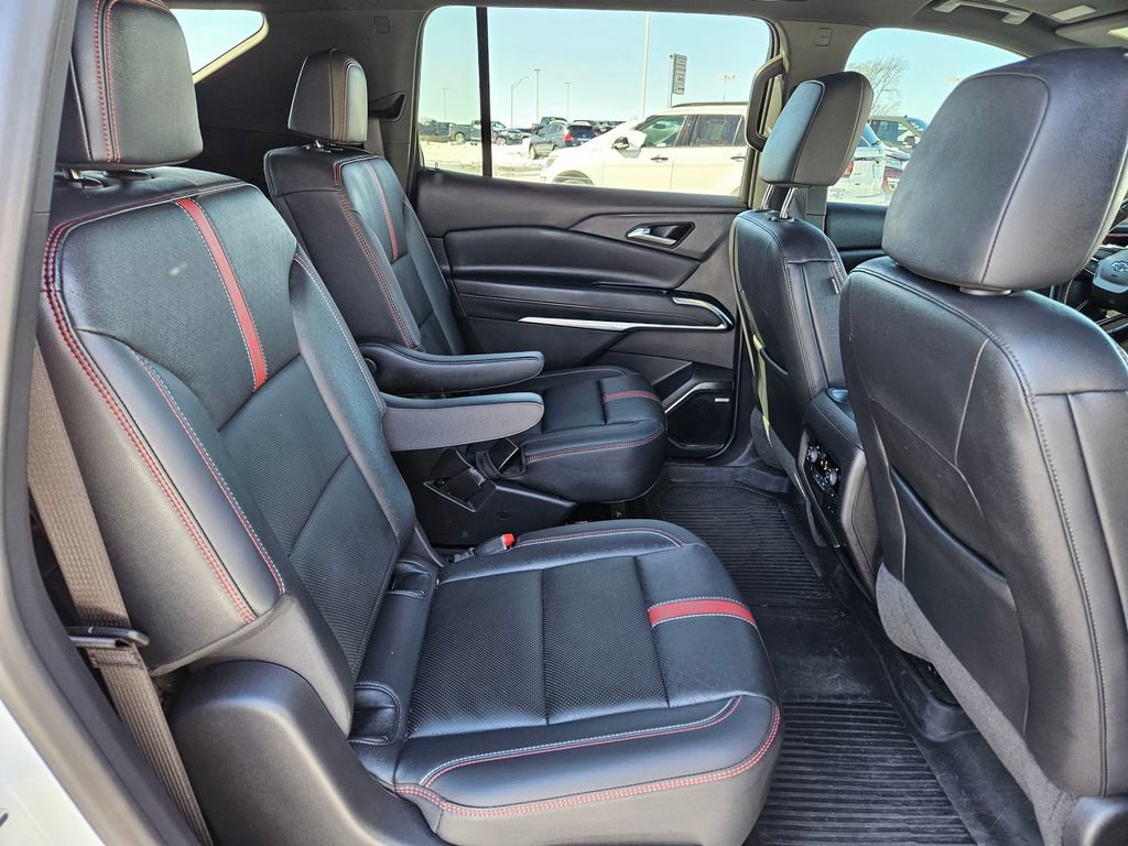 Used 2024 Chevrolet Traverse RS image 33