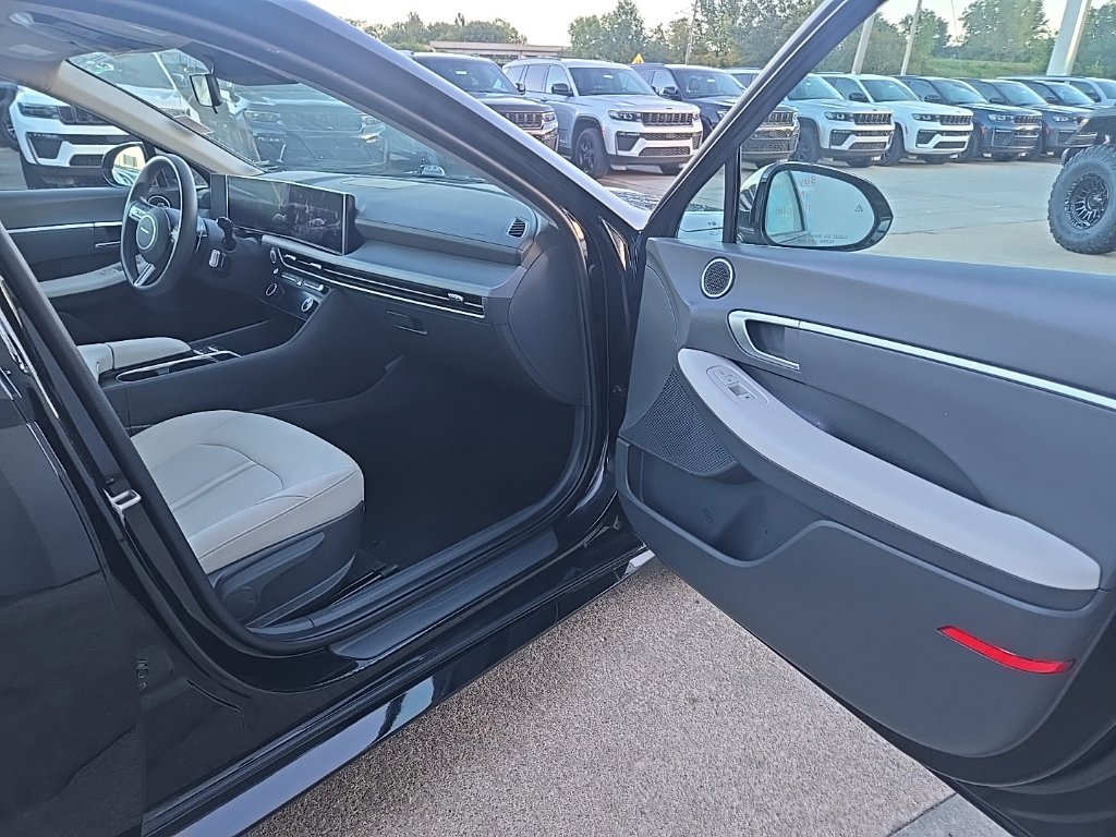 Used 2025 Hyundai Sonata SEL FWD image 23