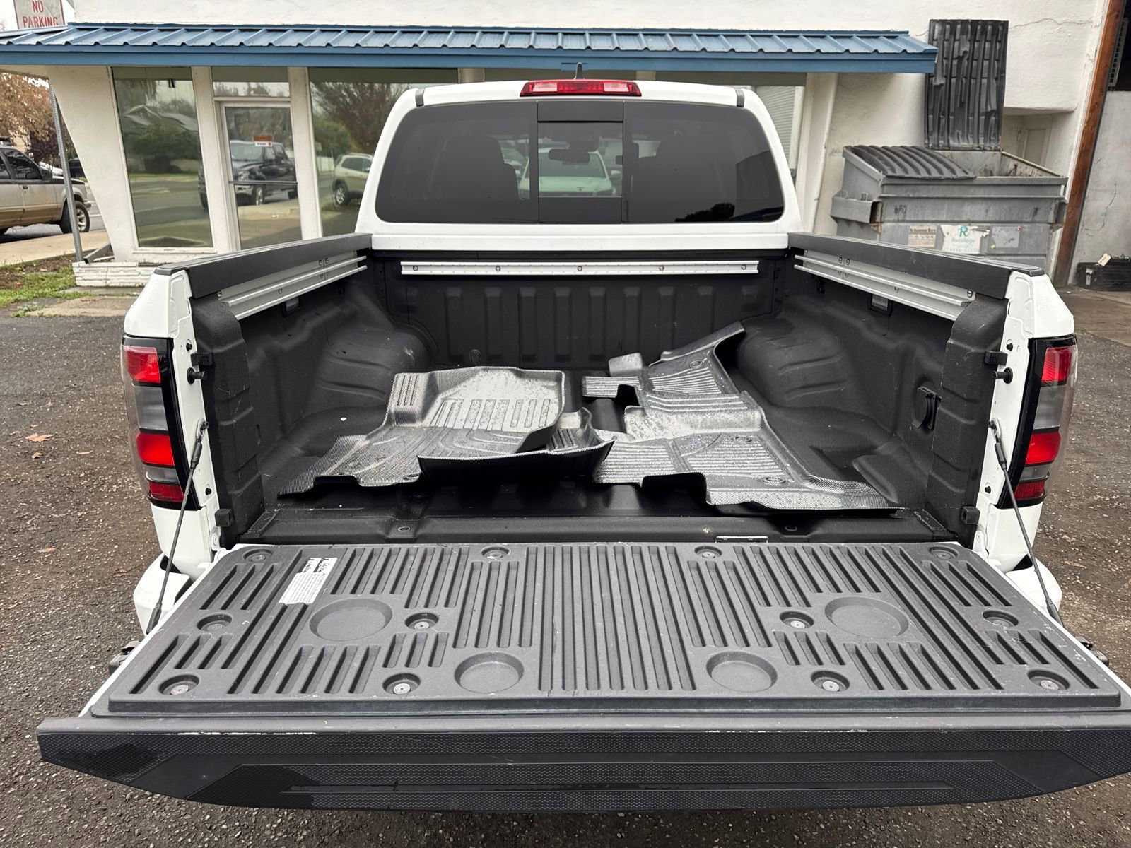 Used 2023 Nissan Frontier SV w/ SV Convenience Package image 23