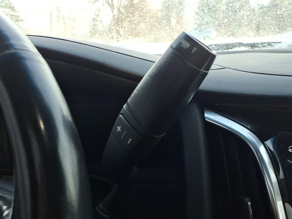 Used 2015 Cadillac Escalade Luxury image 20