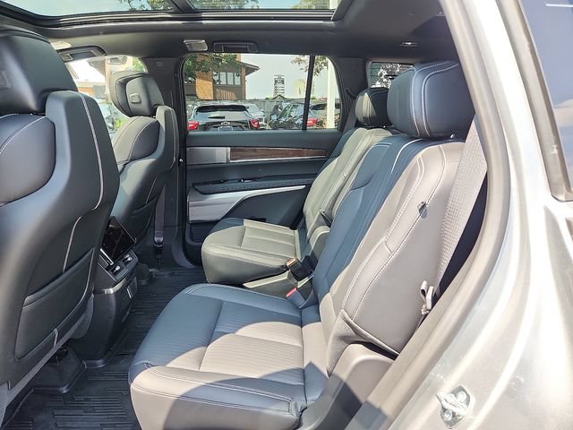 Certified 2026 Cadillac Vistiq Sport w/ LPO, Floor Liner Package AWD/4WD image 9