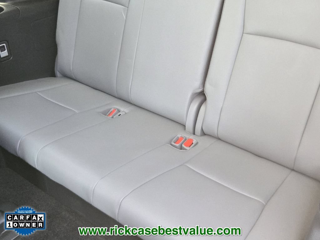 Used 2023 Toyota Highlander XLE FWD image 12