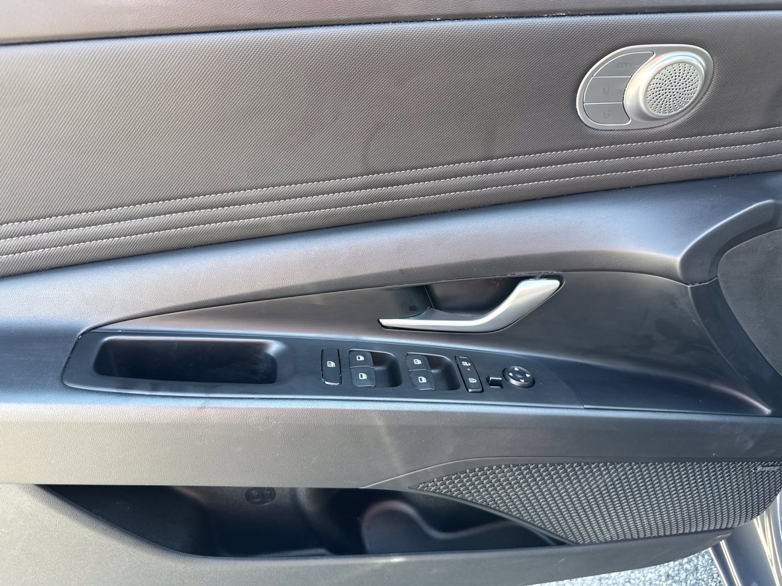 Certified 2026 Hyundai Elantra Limited FWD image 17