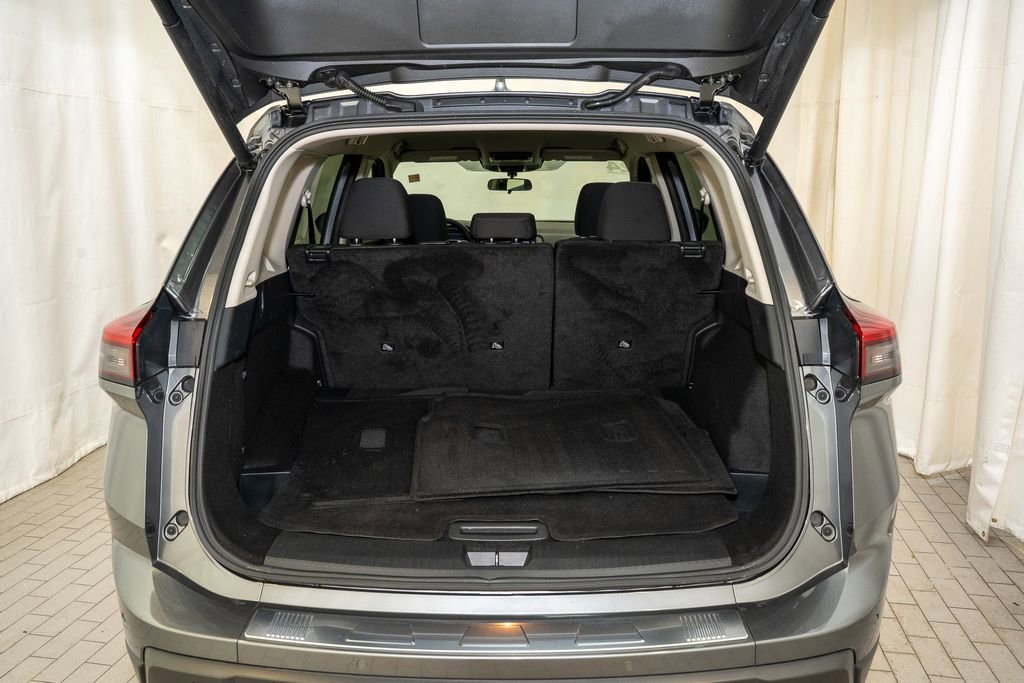 Certified 2024 Nissan Rogue SV image 5