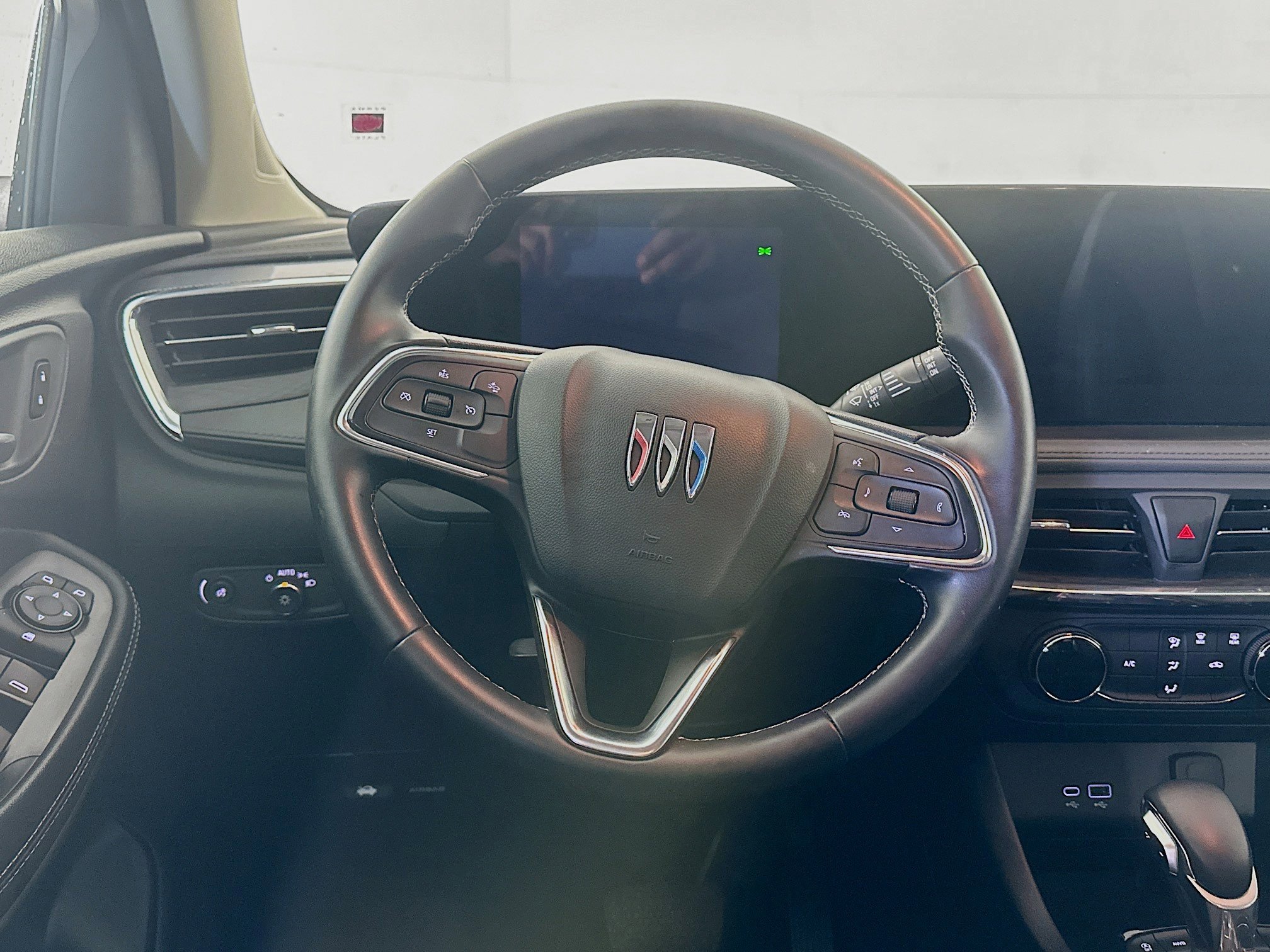 Used 2025 Buick Encore GX Preferred AWD/4WD image 18