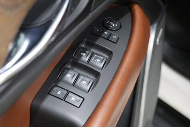 Used 2019 Cadillac Escalade ESV Luxury AWD/4WD image 17