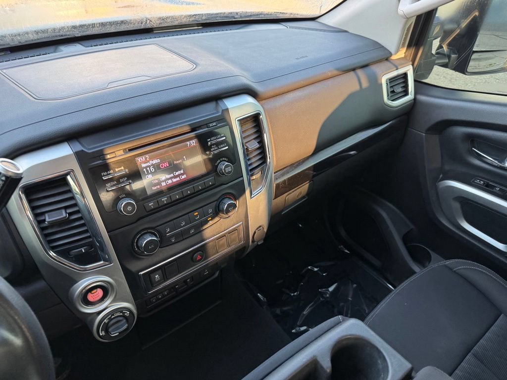 Used 2018 Nissan Titan SV AWD/4WD image 23