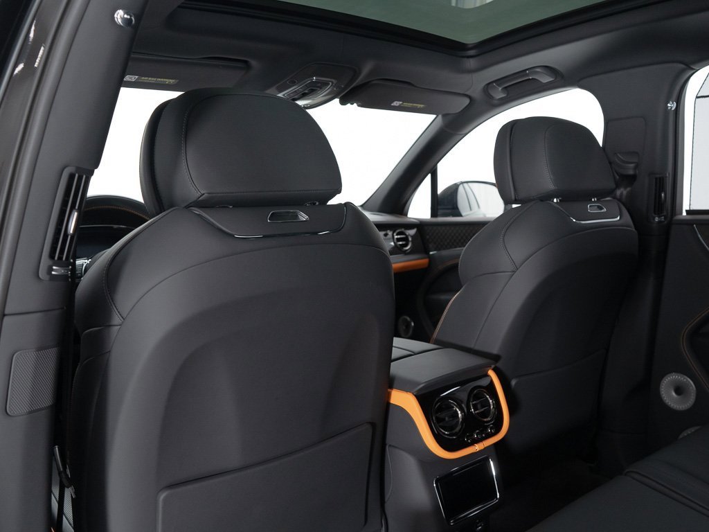 Used 2025 Bentley Bentayga image 23